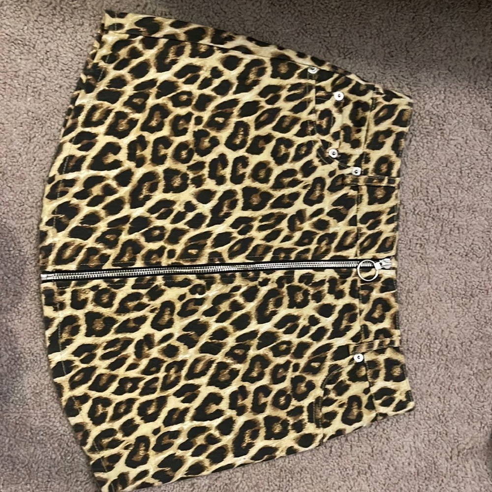 Zip up leopard skirt from forever 21